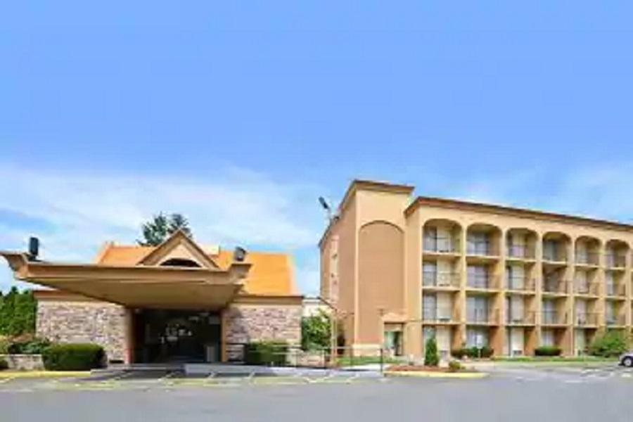 Howard Johnson By Wyndham Clifton Nj Exterior foto